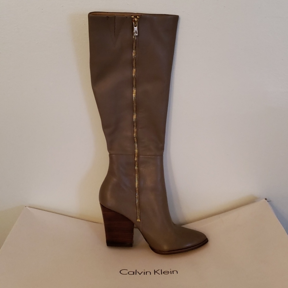 Calvin Klein boot - Picture 2 of 2